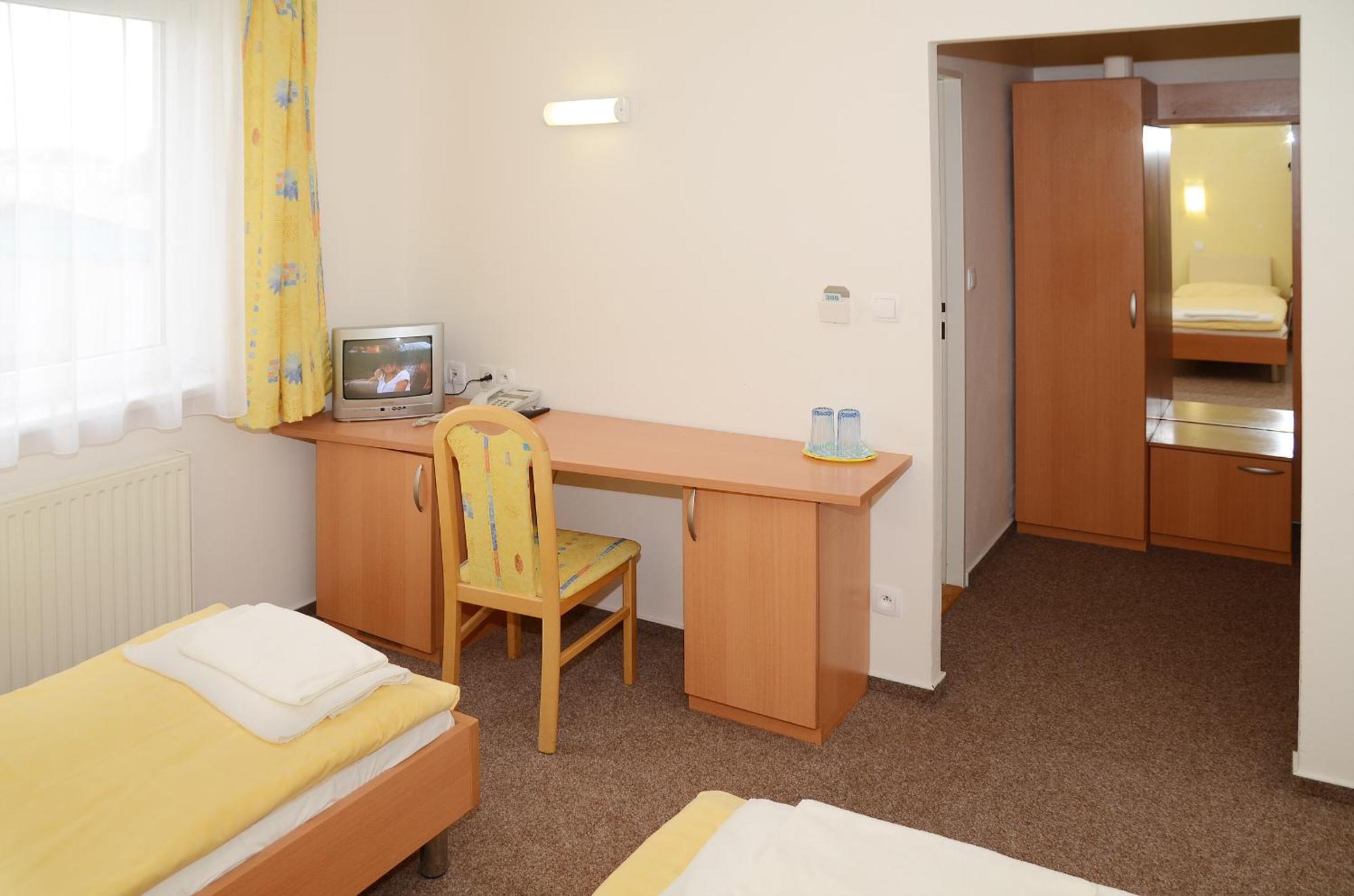 Hotel Imos Prag Dış mekan fotoğraf