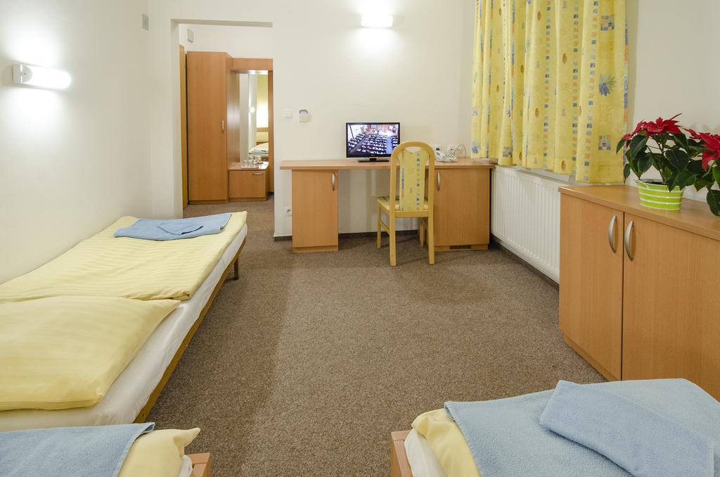 Hotel Imos Prag Dış mekan fotoğraf